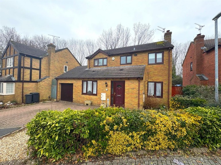 Sleaford Close, Grange Park, Swindon