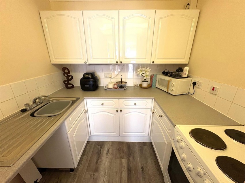 Images for Grovelands Avenue, Swindon