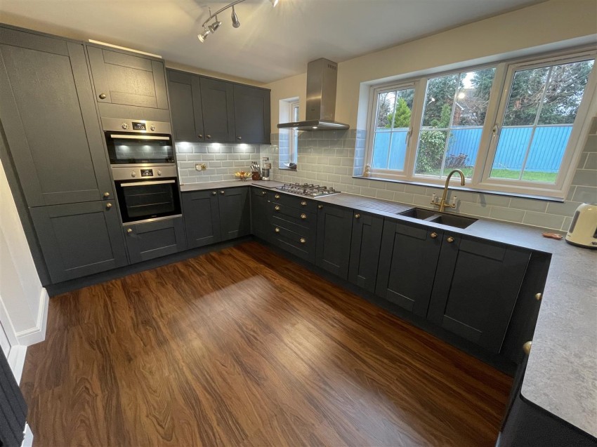 Images for Horseshoe Crescent, Peatmoor, Swindon