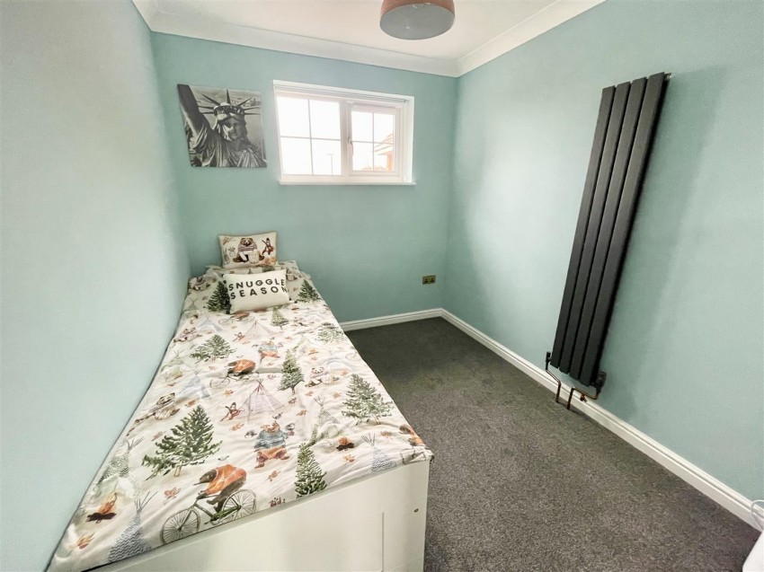 Images for Horseshoe Crescent, Peatmoor, Swindon