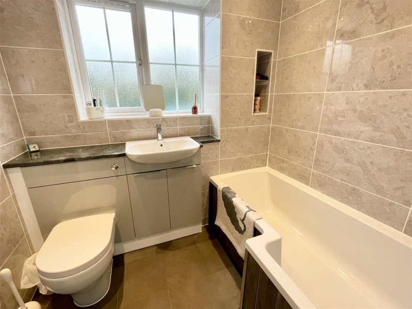 Images for Horseshoe Crescent, Peatmoor, Swindon