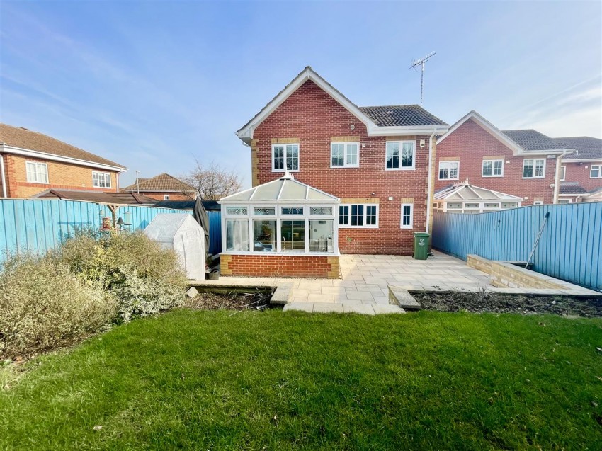 Images for Horseshoe Crescent, Peatmoor, Swindon
