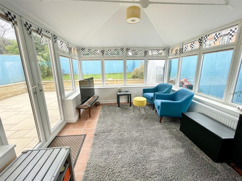 Images for Horseshoe Crescent, Peatmoor, Swindon