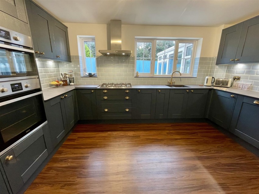 Images for Horseshoe Crescent, Peatmoor, Swindon
