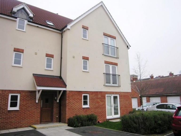 Towpath Gardens, The Moorings, Swindon