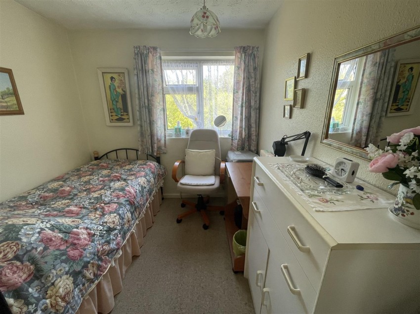 Images for Shaftesbury Avenue, Swindon