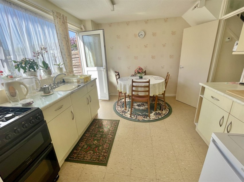 Images for Shaftesbury Avenue, Swindon