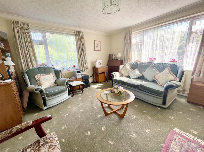 Images for Shaftesbury Avenue, Swindon