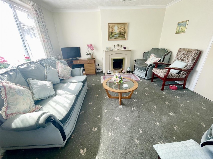 Images for Shaftesbury Avenue, Swindon