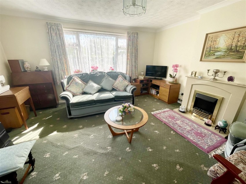 Images for Shaftesbury Avenue, Swindon