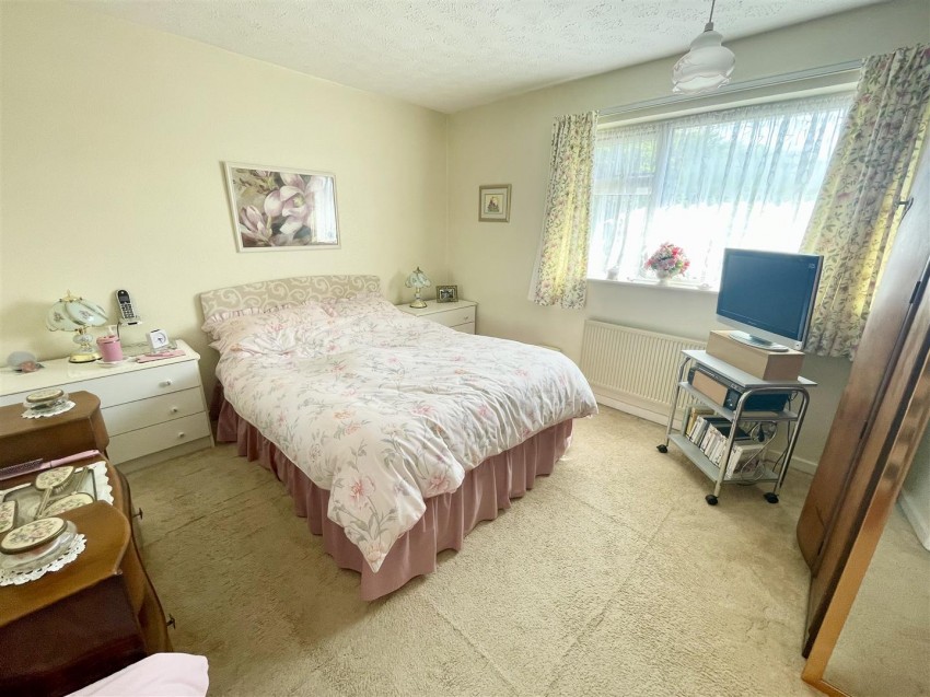 Images for Shaftesbury Avenue, Swindon