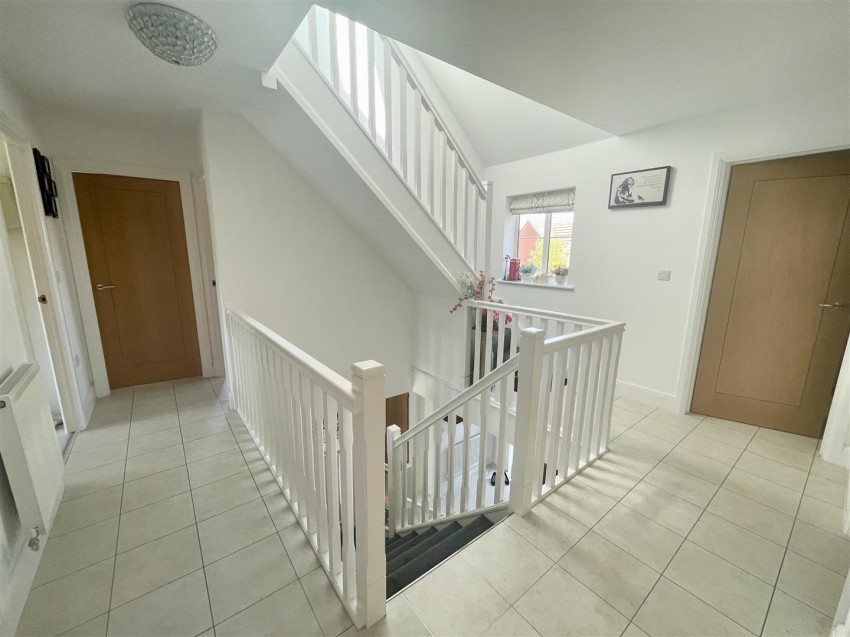 Images for Adams Meadow, Wanborough, Swindon