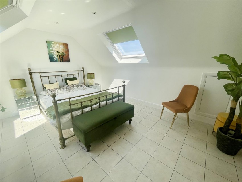 Images for Adams Meadow, Wanborough, Swindon