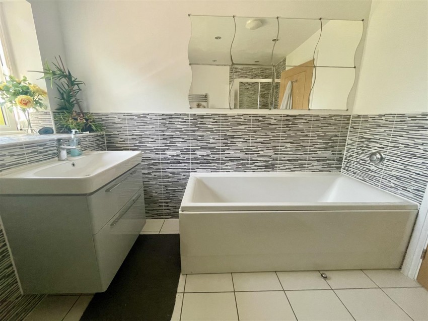 Images for Adams Meadow, Wanborough, Swindon