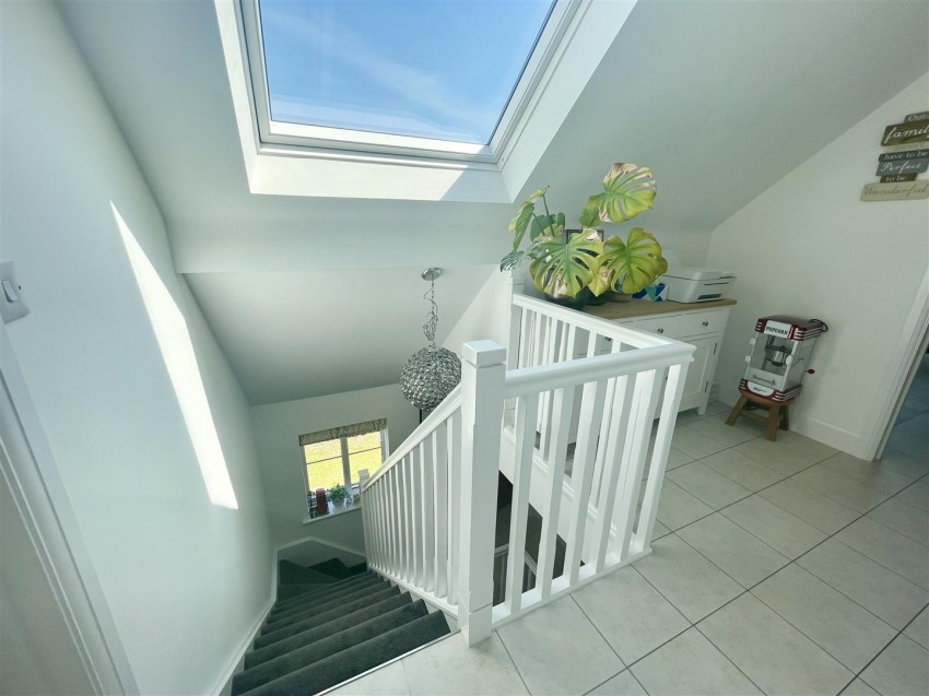 Images for Adams Meadow, Wanborough, Swindon
