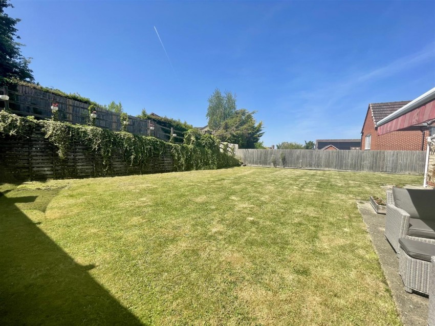 Images for Adams Meadow, Wanborough, Swindon