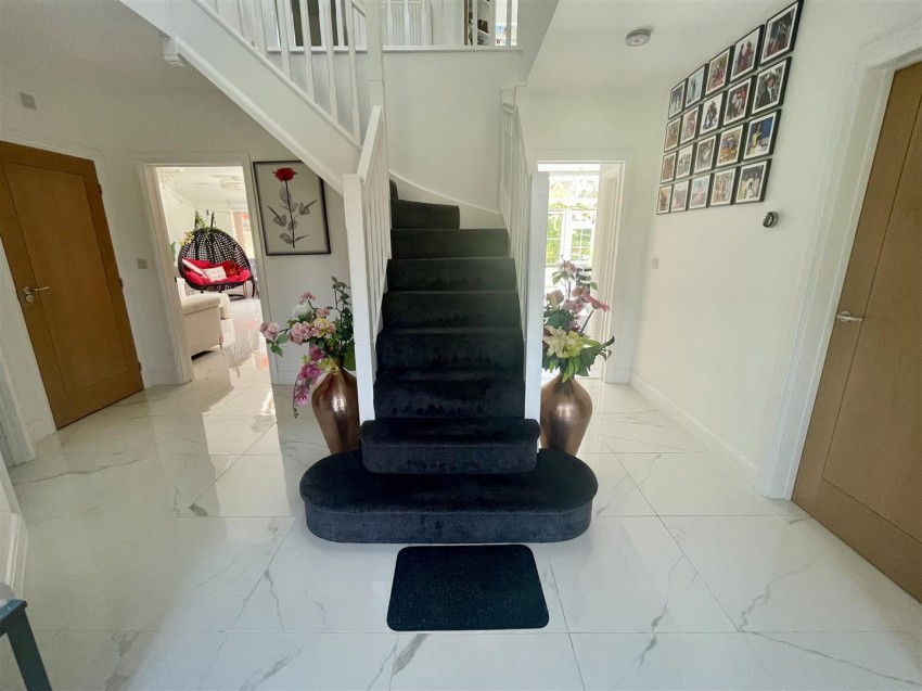 Images for Adams Meadow, Wanborough, Swindon