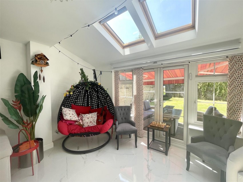 Images for Adams Meadow, Wanborough, Swindon