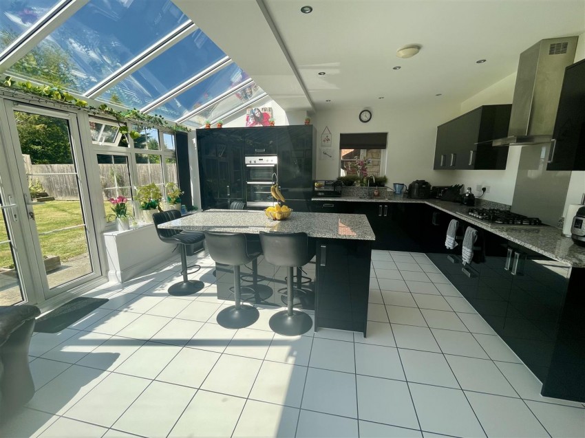 Images for Adams Meadow, Wanborough, Swindon