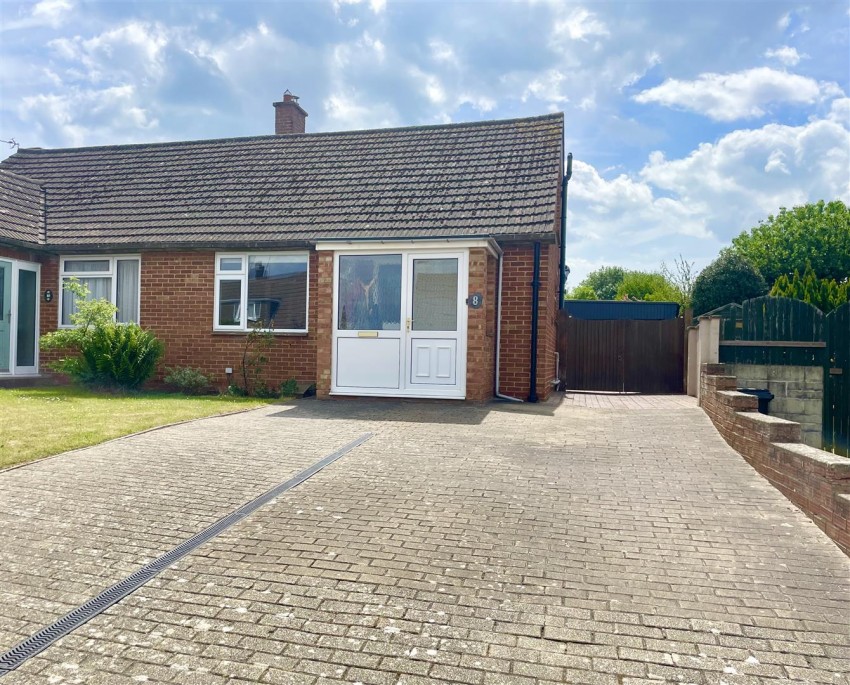 Images for Hereford Lawns, Lawn, Swindon