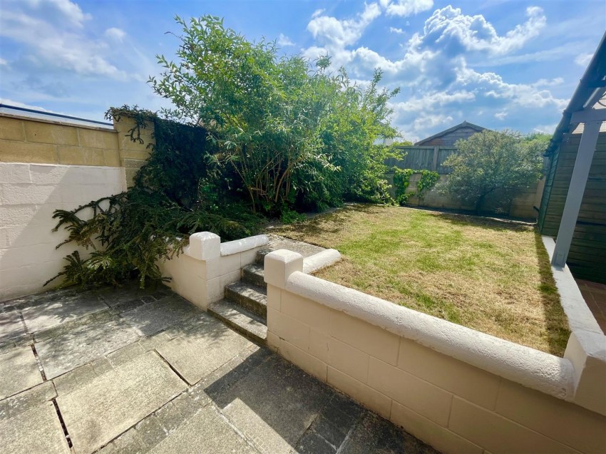 Images for Hereford Lawns, Lawn, Swindon