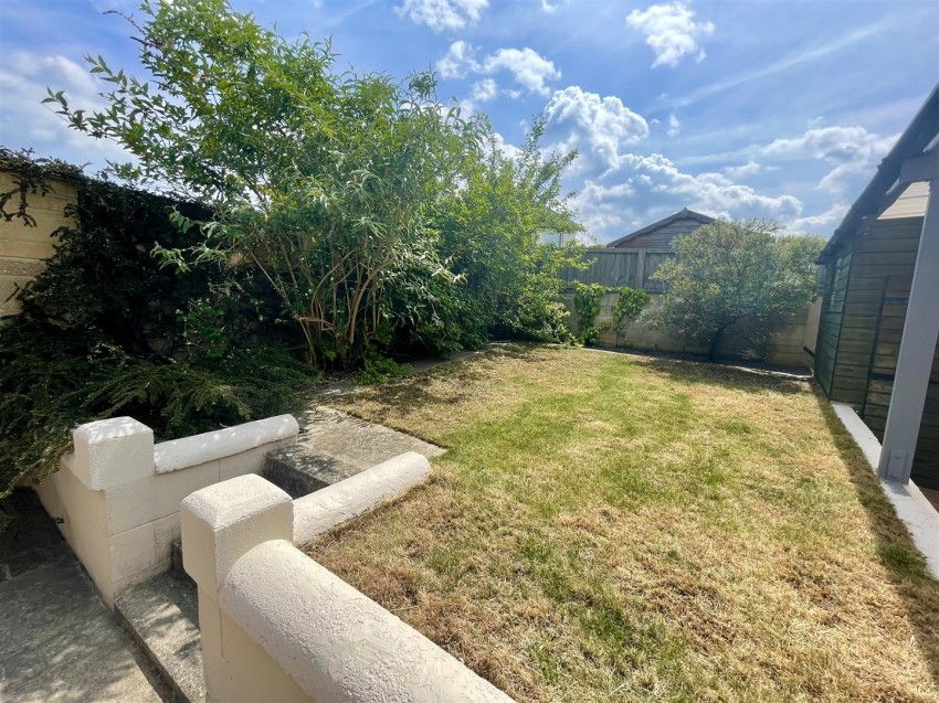 Images for Hereford Lawns, Lawn, Swindon