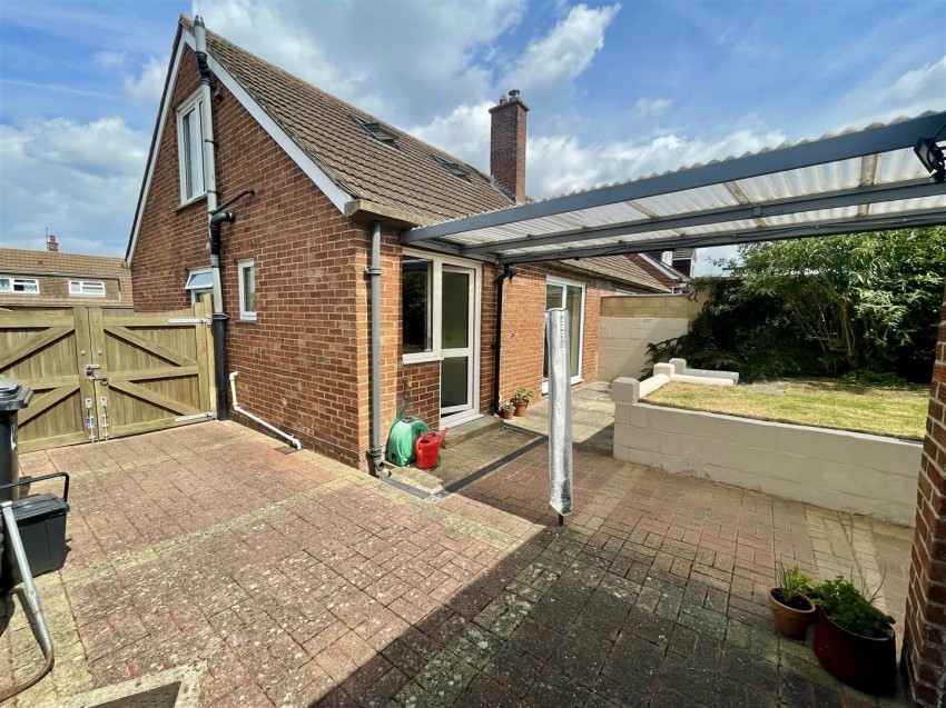 Images for Hereford Lawns, Lawn, Swindon