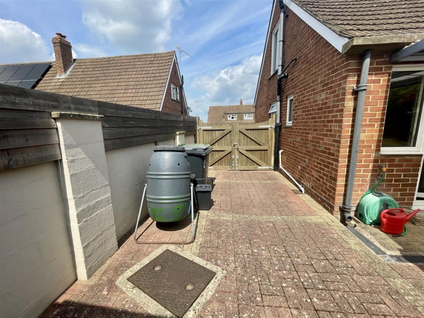 Images for Hereford Lawns, Lawn, Swindon