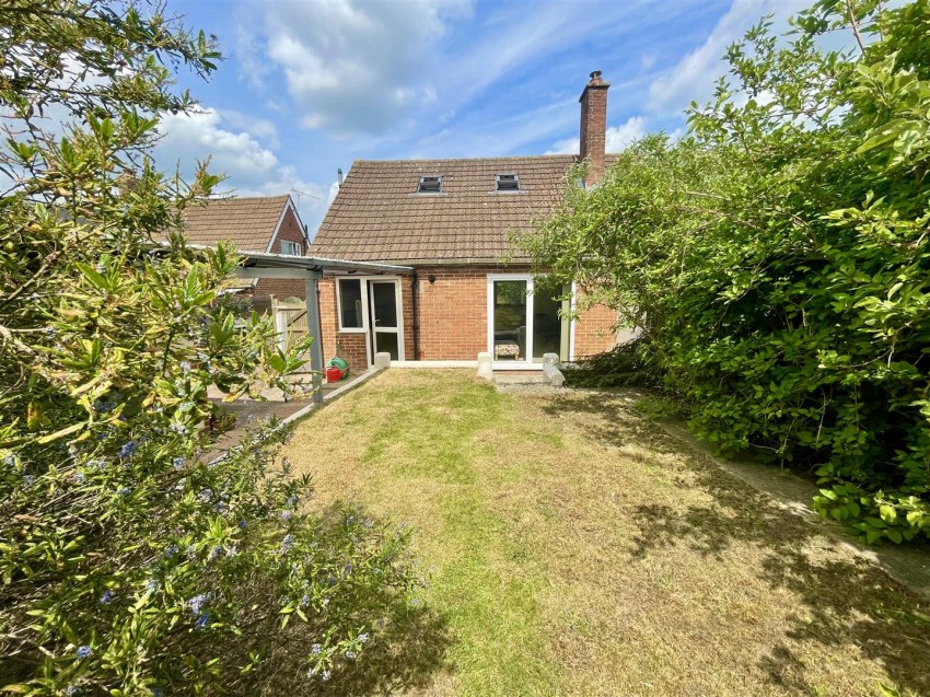 Images for Hereford Lawns, Lawn, Swindon
