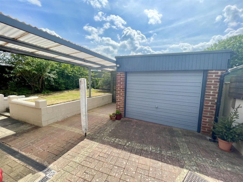 Images for Hereford Lawns, Lawn, Swindon