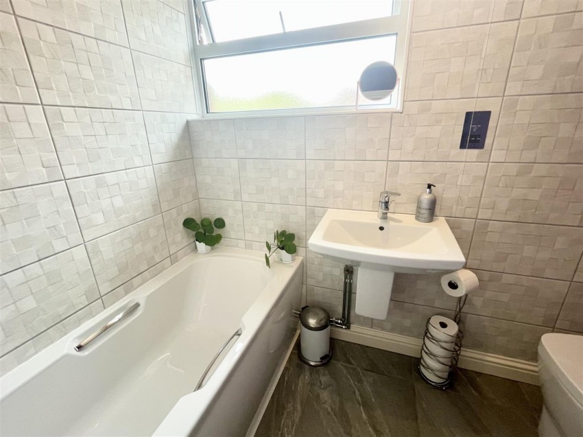 Images for Hereford Lawns, Lawn, Swindon