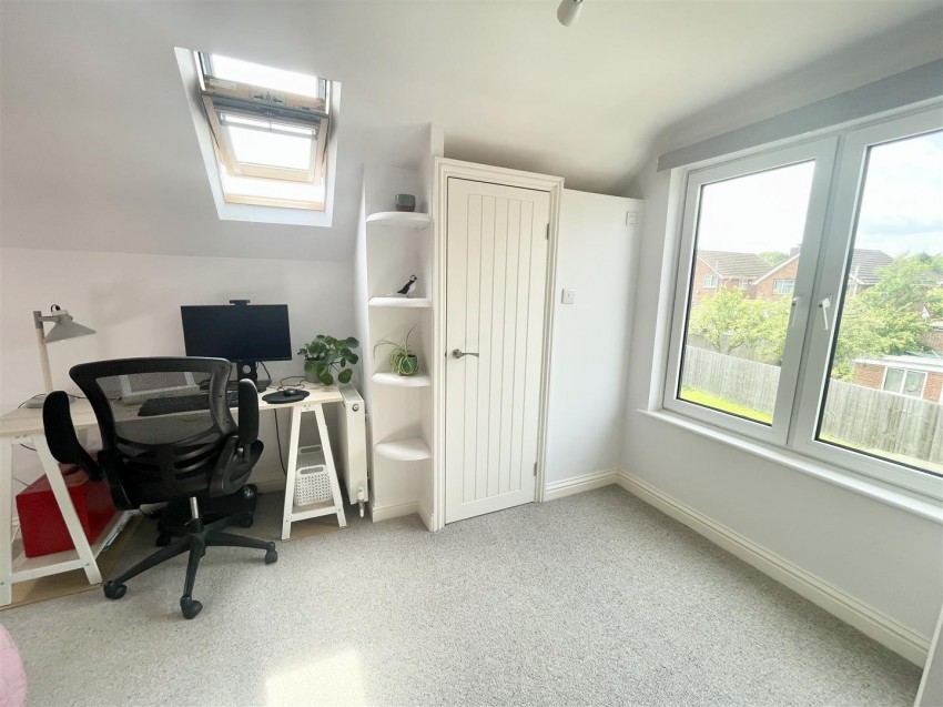 Images for Hereford Lawns, Lawn, Swindon