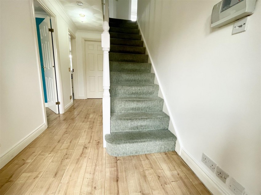 Images for Sword Gardens, Rushey Platt, Swindon