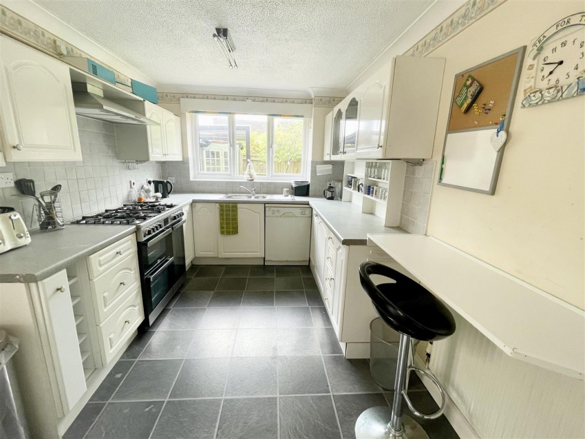 Images for Sword Gardens, Rushey Platt, Swindon