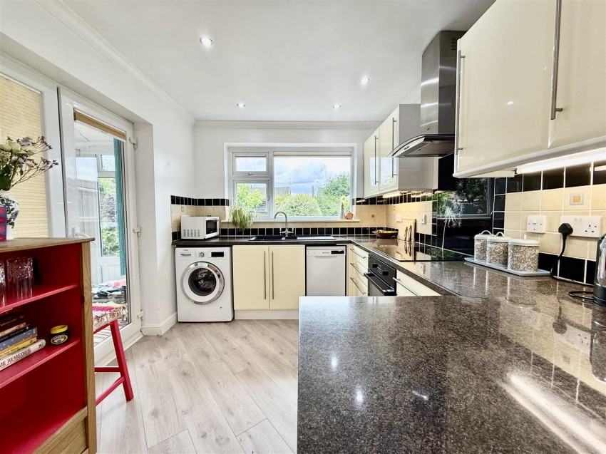 Images for Barcelona Crescent, Wroughton, Swindon