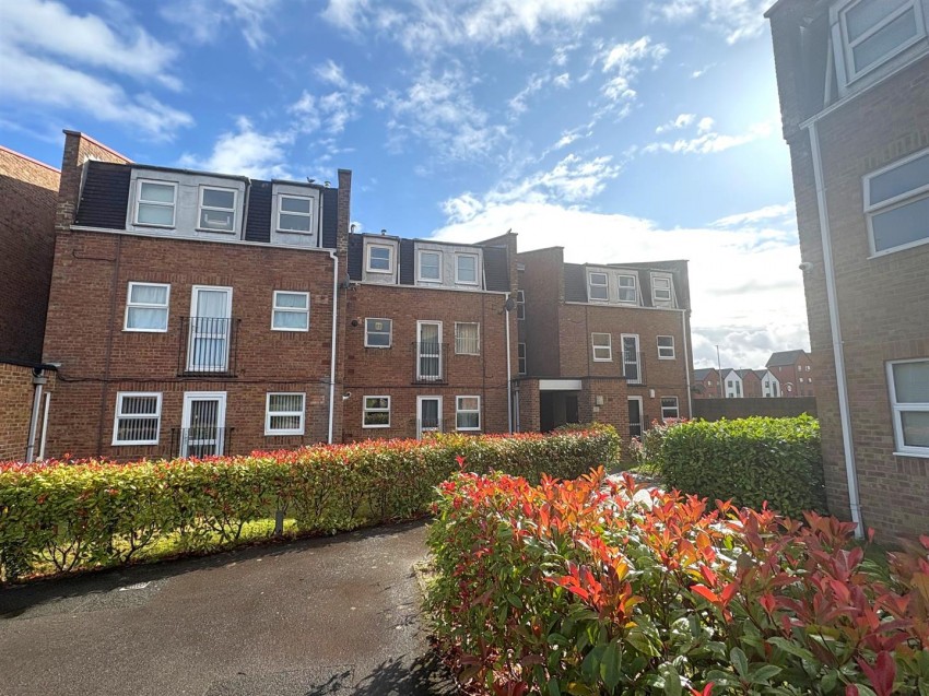 Images for Broughton Grange, Lawns, Swindon