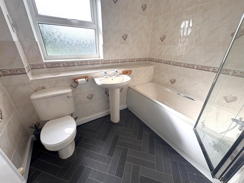 Images for Broughton Grange, Lawns, Swindon