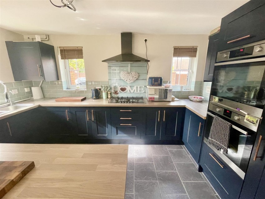 Images for Stardust Crescent, Swindon