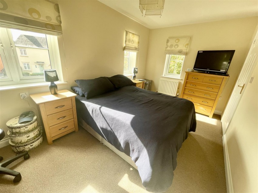 Images for Stardust Crescent, Swindon