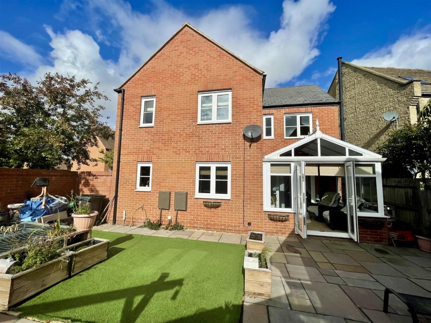 Images for Stardust Crescent, Swindon