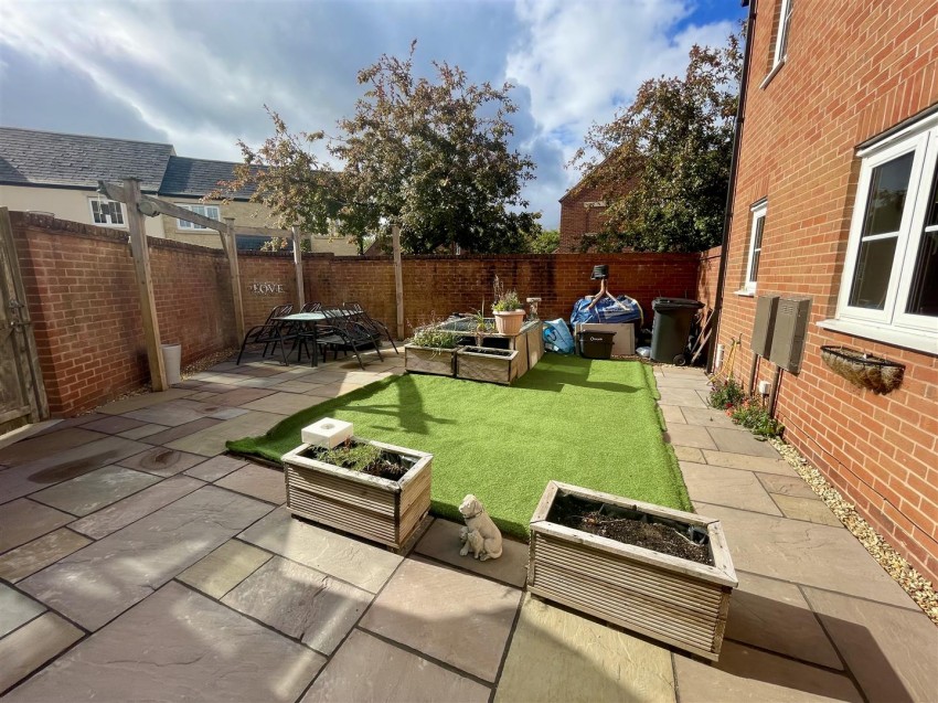 Images for Stardust Crescent, Swindon