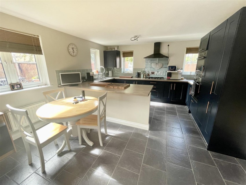 Images for Stardust Crescent, Swindon