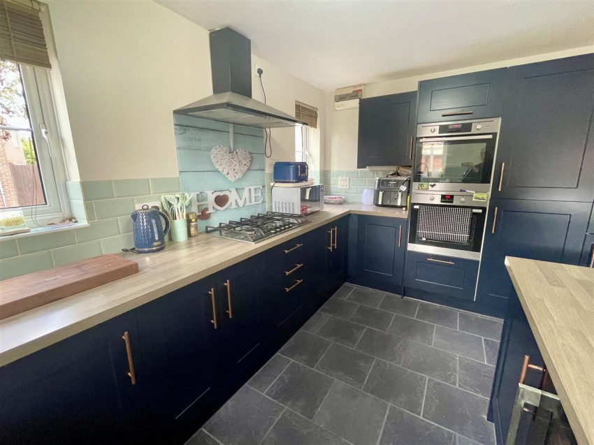 Images for Stardust Crescent, Swindon