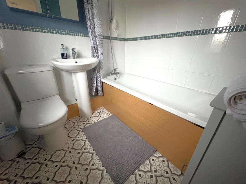 Images for White Eagle Road, Swindon