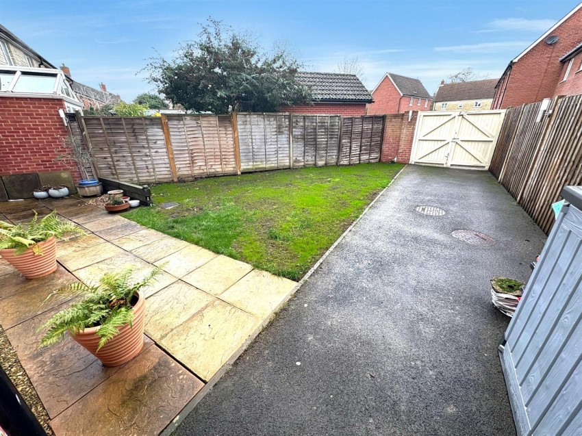 Images for White Eagle Road, Swindon