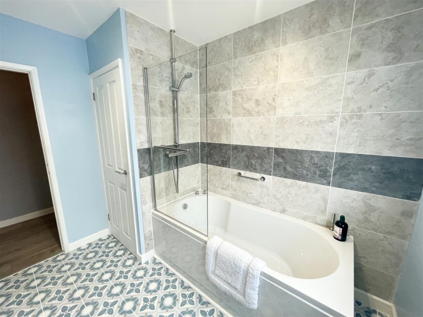 Images for Haydon View Road, Swindon