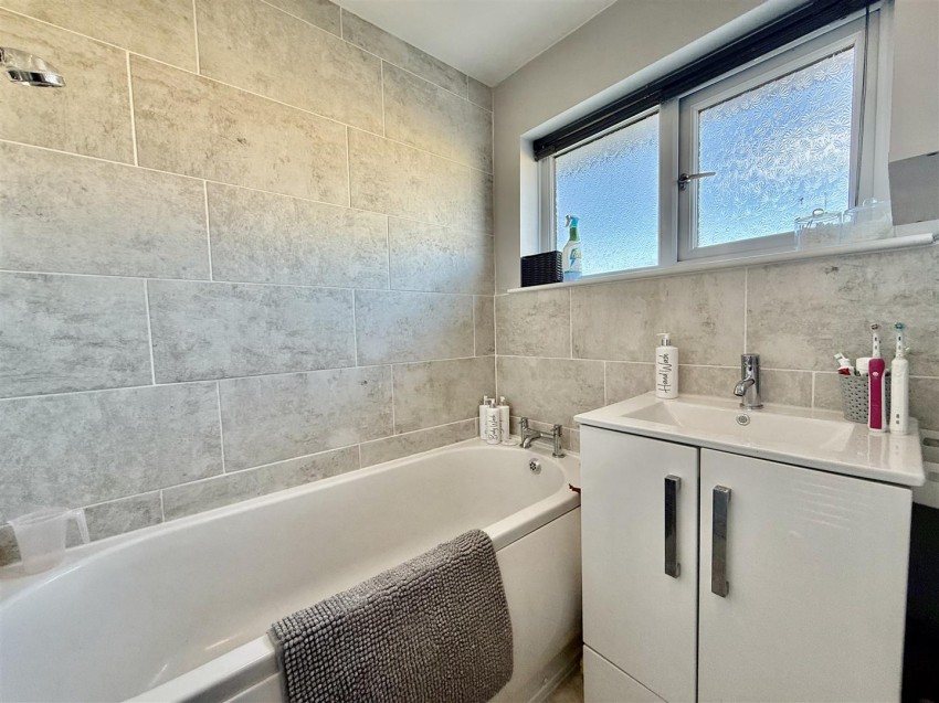 Images for Cranmore Avenue, Swindon