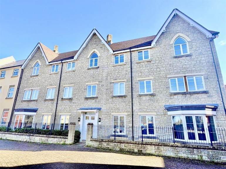 Mazurek Way, Haydon End, Swindon