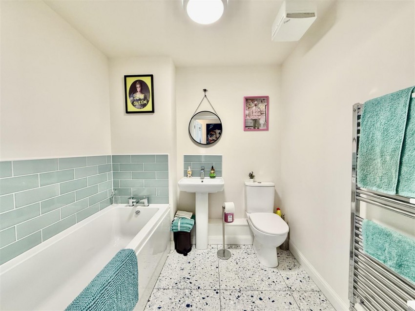 Images for Jenkins House, Beckett Strand