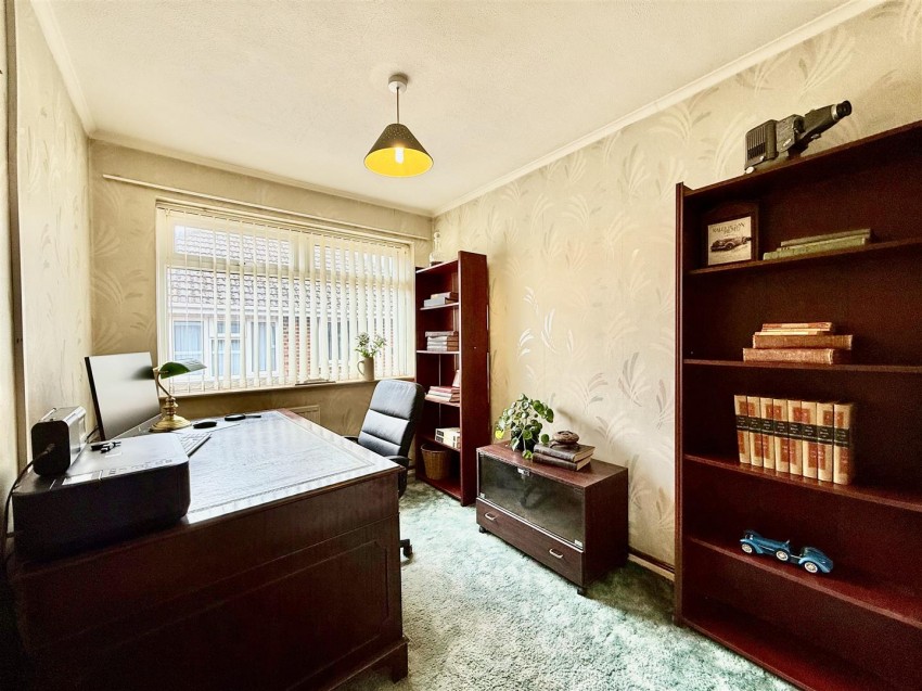 Images for Whitelands Road, Lower Stratton